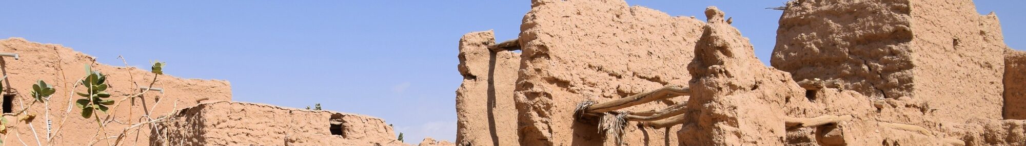 جدران الطين في الأفلاج